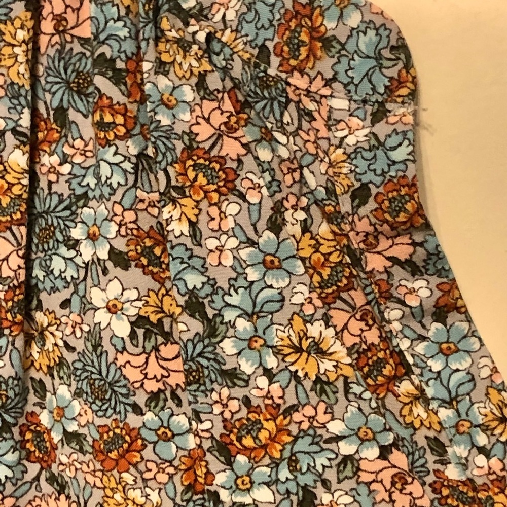 Loft peasant blouse size M. Perfect condition. Trendy!  And great for fall.